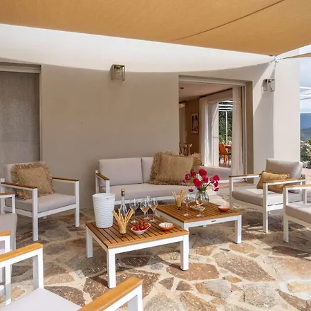 Mimosa, Climatisee Avec Piscine Et Vue Pour 10 Personnes A ラ・ロンド・レ・モール