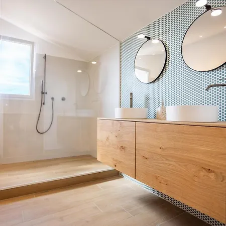 Mimosa, Climatisee Avec Piscine Et Vue Pour 10 Personnes A ラ・ロンド・レ・モール