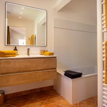 Mimosa, Climatisee Avec Piscine Et Vue Pour 10 Personnes A *